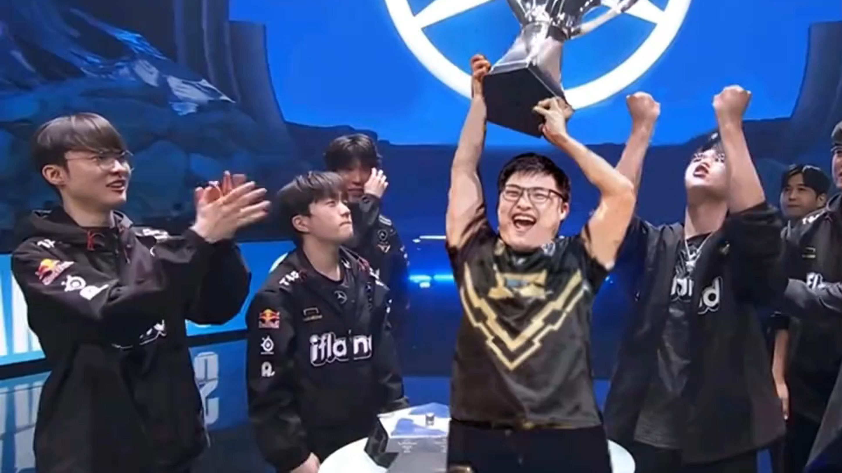 开云 (中国) 官网关于Uzi焦点对战，莱万多夫斯基与50激战老鹰分钟，出色防守胜负难料！赛场气氛高涨的信息