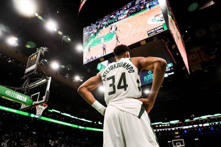 开云体育包含字母哥回归赛场，突破纪录首场状态亮眼，雄鹿观众沸腾！的词条