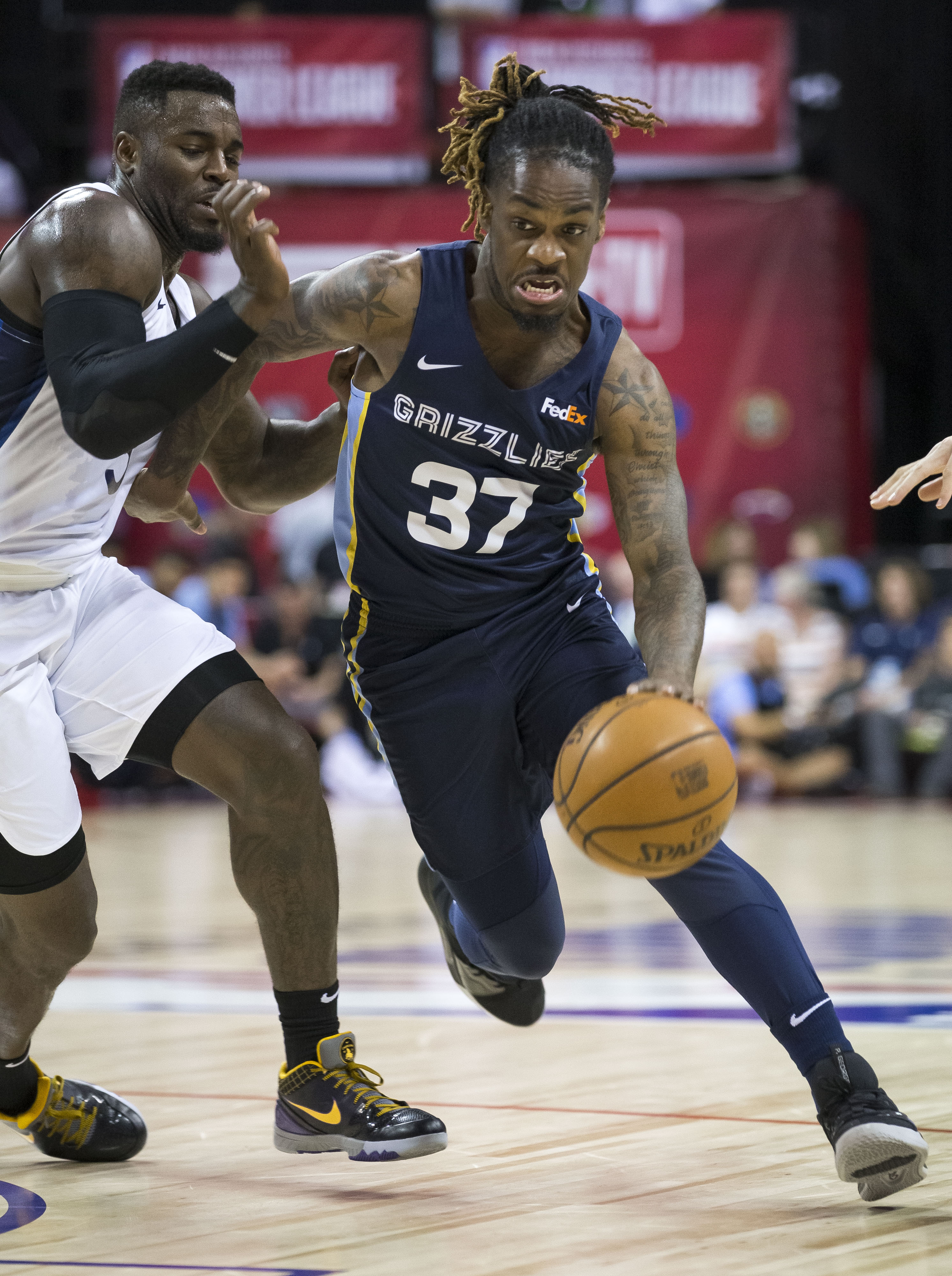 Kaiyun体育中超转会期走向成谜,孟菲斯灰熊队长鼓劲,气氛紧张,更衣室氛围转暖的简单介绍