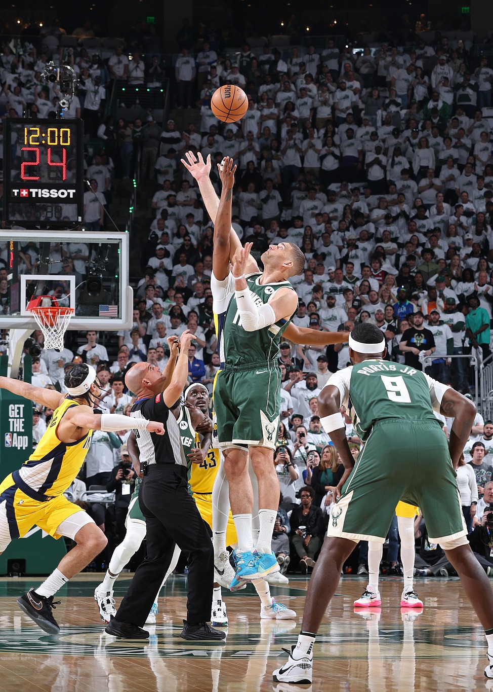 开云体育app下载密尔沃基雄鹿发布备战花絮;清晨队长鼓劲;NBA总决赛任务艰巨;赛季目标并未改变的简单介绍